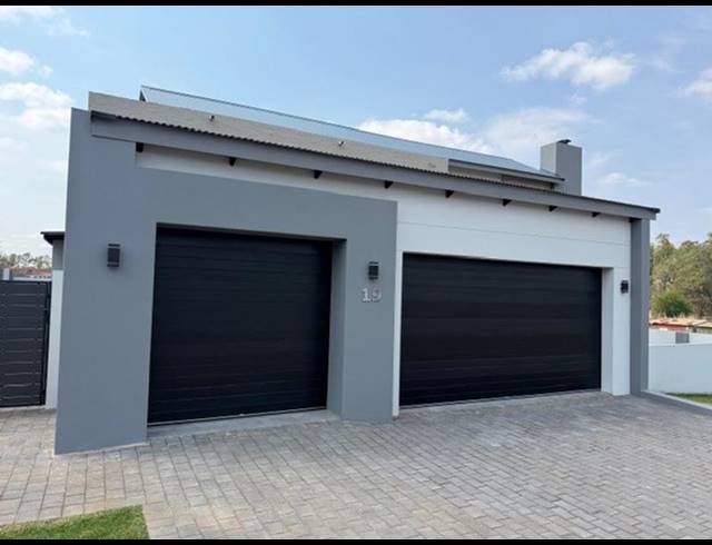 4 BEDROOM HOUSE FOR SALE IN FOUNTAINBROOK ESTATE